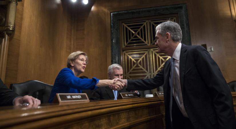 Keményen nekiment a Fed elnökének Elizabeth Warren demokrata szenátor