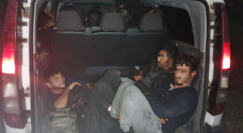 Két embercsempész akadt fent a csanádpalotai autópálya-határátkelőn