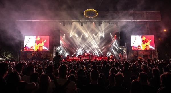 AWS: a hazai zenei élet színe-java és a rajongók közösen emlékeztek meg Siklósi Örsről a Budapest Parkban (koncertbeszámoló)