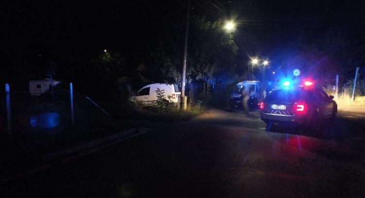 Egy 26 éves férfi elvitt egy autót Szegeden, egy másik ház kerítése megállította, majd elmenekülve otthagyta