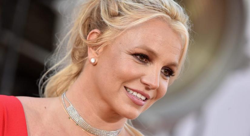 Britney Spears anyaszült meztelenül jelentkezett be nyaralásáról