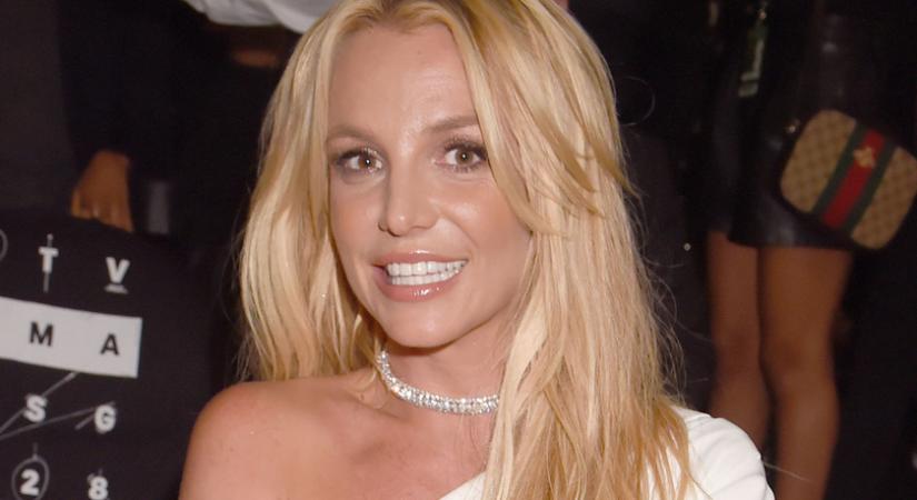 Britney Spears meztelenül fotózkodott egzotikus nyaralásán: a 39 éves énekesnő merészebb, mint valaha