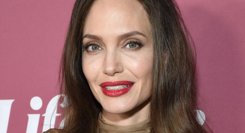 Angelina Jolie és idősebbik lánya ilyen szépek voltak a vörös szőnyegen: kettesben gáláztak Zaharával