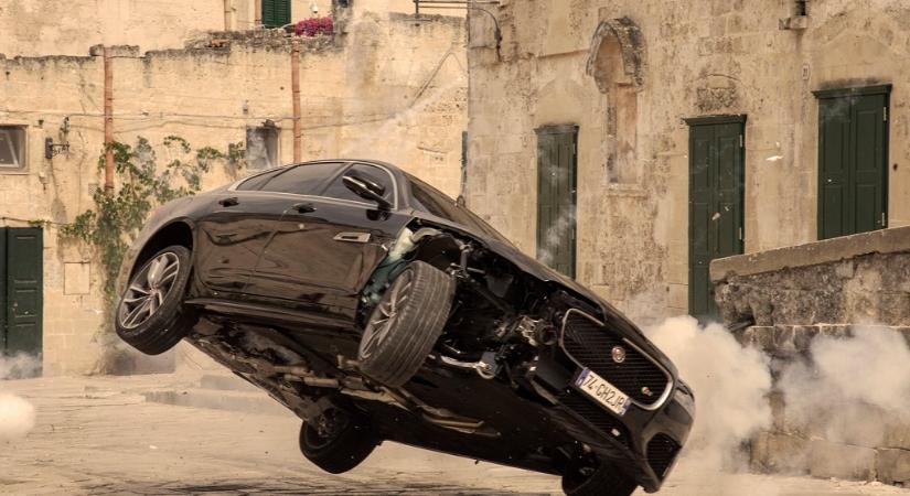 A Jaguar két látványos filmmel ünnepli az új XF Modell 007-es debütálását – Jaguar XF 007