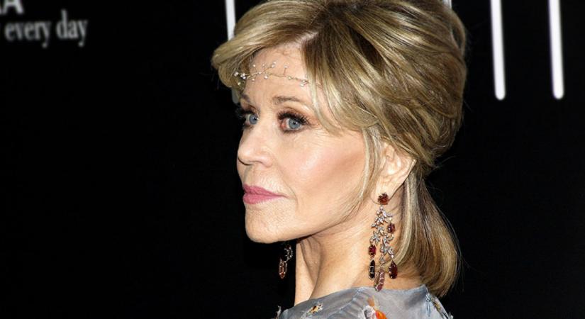 Sokakat lepipál a 83 éves címlaplány: Jane Fonda még mindig lenyűgözően néz ki