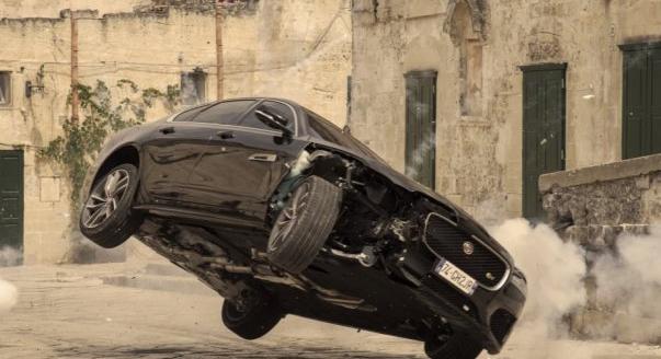 A Jaguar két látványos filmmel ünnepli az új XF modell 007-es debütálását