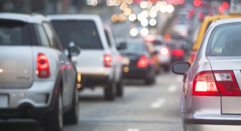 Őrület, mi történik ma az utakon: mutatjuk, mire számíthatnak az autósok