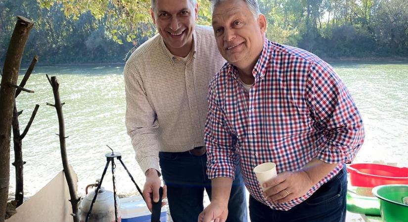 Orbán Viktor a Tisza-parton süllőzött ma Lázár Jánossal