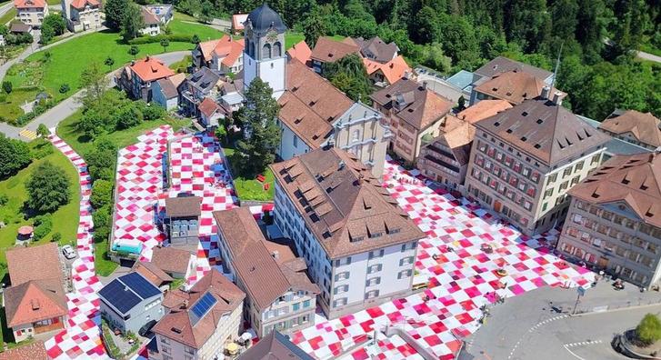 Hatalmas piknik terítővé változtattak egy települést Svájcban