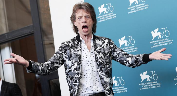 Mick Jagger egy kocsmában adam sandlerezett egyet