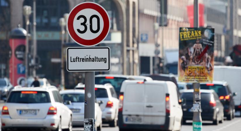 Durva sebességkorlátozást vezetne be az EU minden településen