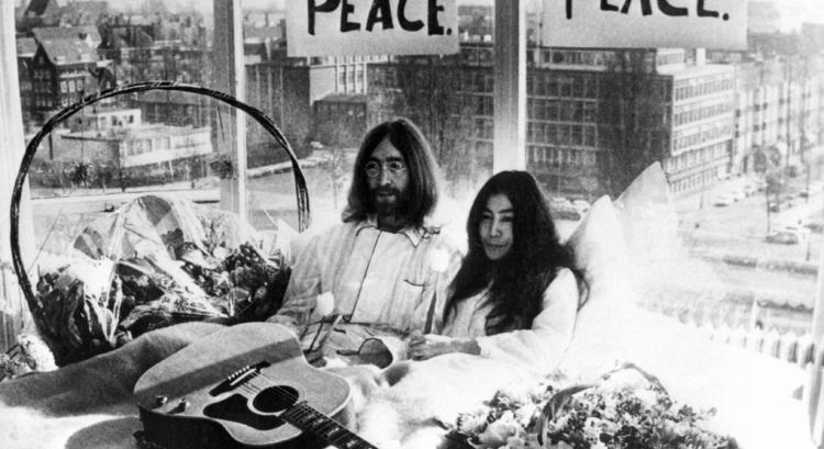 81 éves lenne John Lennon, aki a maga képére formálta a rock and rollt