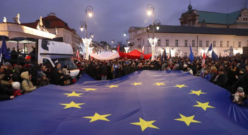 A lengyel bíróság dönti el, hogy melyik élvez elsőbbséget: az uniós vagy a lengyel jog
