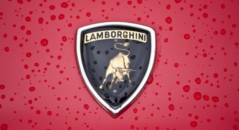 Ahogy átlépte a határt, elkobozták az újonnan vett Lamborghinit