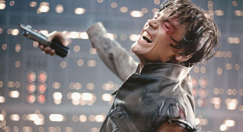 Mark Hamill megerősített egy régi pletykát Az ébredő Erő kapcsán, ami Luke Skywalker űrben lebegő levágott kezéről szólt