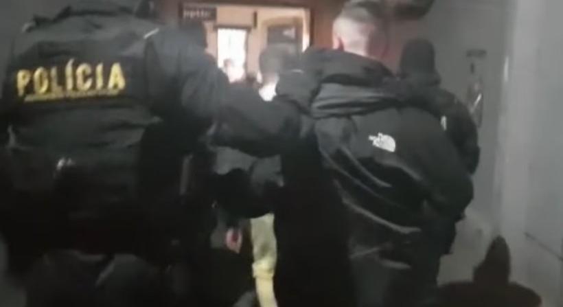 VIDEÓ: 17 kiskorú alkoholfogyasztót fogott a rendőrség Pozsonyban