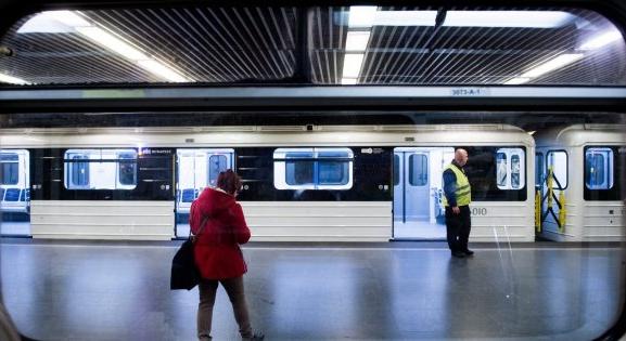 HVG: Fiatal lányt ütött el a metró, a helyszínen meghalt