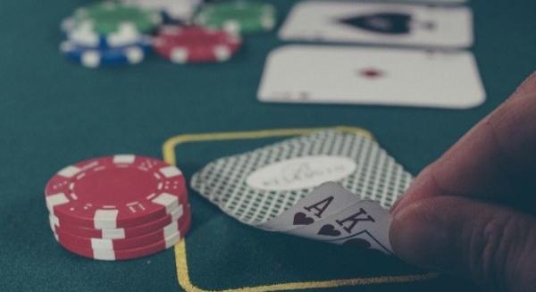 Miért népszerű az online szerencsejáték?