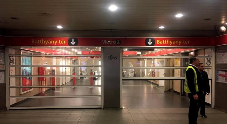 Halálra gázolt egy fiatal lányt a metró a Széll Kálmán téren