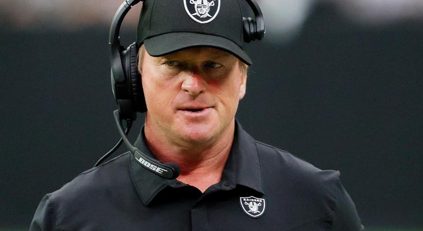 NFL: homofób, szexista levelek miatt lemondott a Raiders vezetőedzője