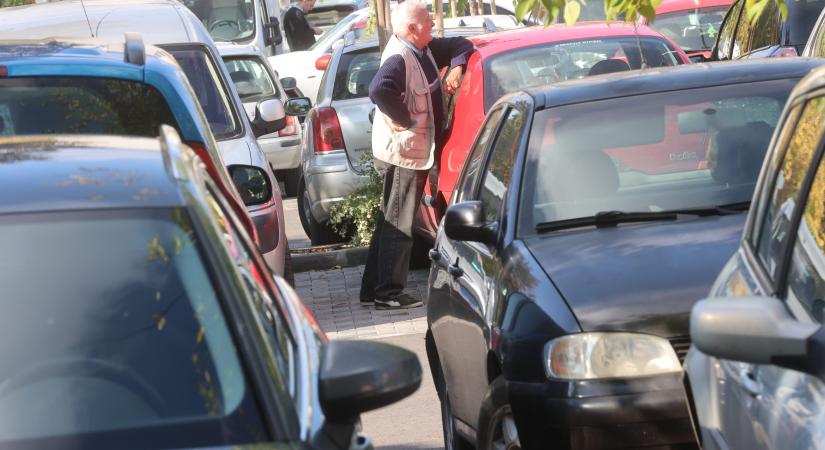 Új parkolási rendelet lesz: korlátozott várakozási övezet jöhet Pécsen