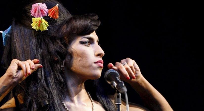 Amy Winehouse személyes tárgyaiból rendeznek árverést Beverly Hillsben