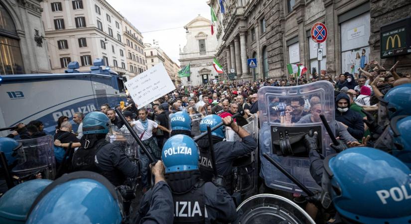 Az olasz pártok indítványozták a neofasiszta pártok megszüntetését az erőszakba torkolló tüntetés után