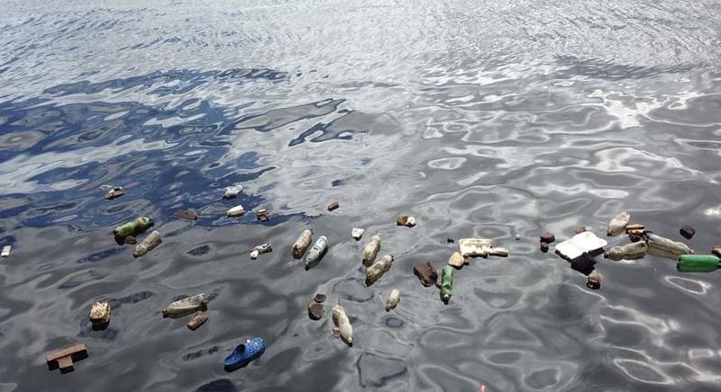2050-re több műanyag lehet a tengerekben, mint hal
