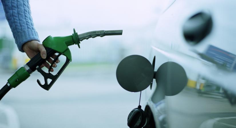 Tesznek a magyar autósok a rekord drága benzinre: úgy tankolnak, mintha nem lenne holnap