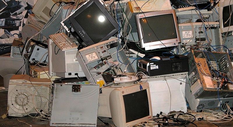 Elképesztő mennyiségű elektronikus hulladékot termel az emberiség