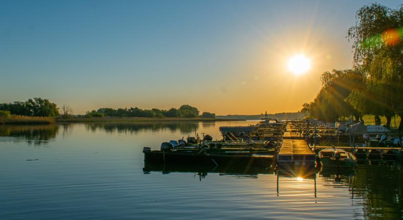 Csökkentenek a Tisza-tó vízszintjén