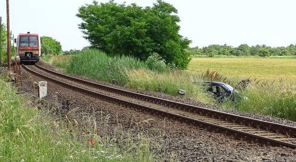 Borzalmas tragédia: vonattal ütközött az autó Vas megyében - többen meghaltak