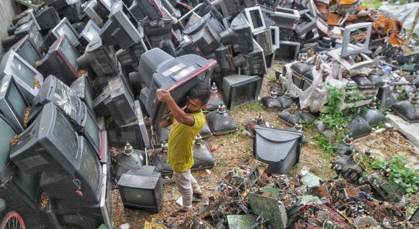 Idén a kínai nagy fal tömegét is meghaladó mennyiségű elektromos hulladékot halmoz fel az emberiség