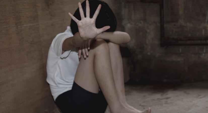 Migránsok erőszakoltak meg egy 13 éves kisfiút