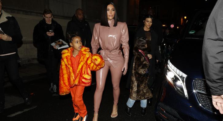 Kim Kardashiant megint beoltotta a lánya