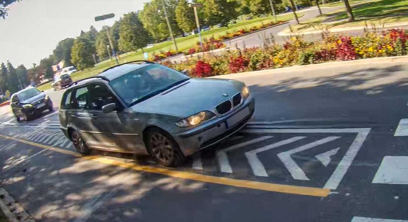 Olvasónk videója alapján megtalálta a rendőrség a Szombathelyen szabálytalankodó BMW-st