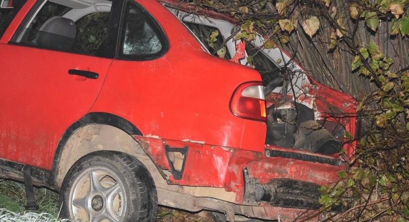 Részegen szenvedett balesetet a 16 éves sofőr