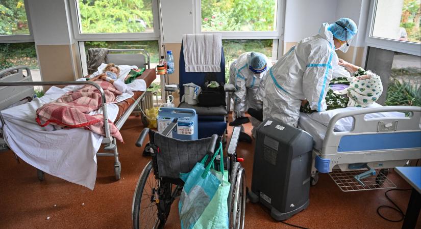 Egy tucat, súlyos állapotban lévő koronavírusos beteget hoztak magyar kórházakba Romániából