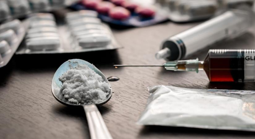 Vaklárma: nem osztogattak heroinos rágót Nyíregyházán