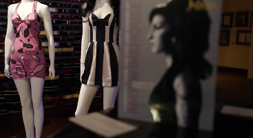 Amy Winehouse személyes tárgyaiból rendeznek árverést Beverly Hillsben