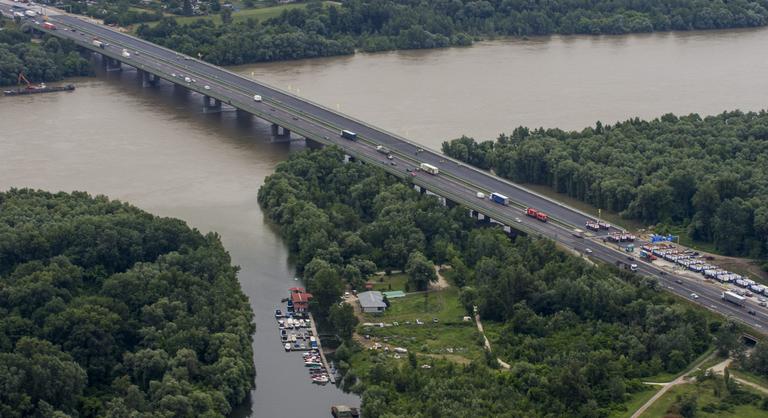 Ha kedveli a stresszt, szeret araszolni a forgalomban vasárnap autózzon az M0-s Hárosi-Duna hídja felé
