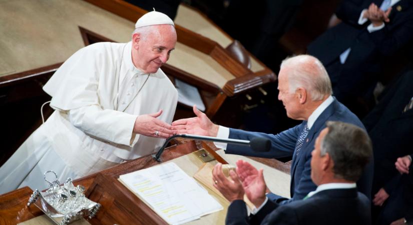 Joe Biden október végén találkozik Ferenc pápával