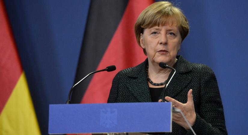 Angela Merkel szerint előbb tárgyalni kell a magyar és a lengyel kormánnyal