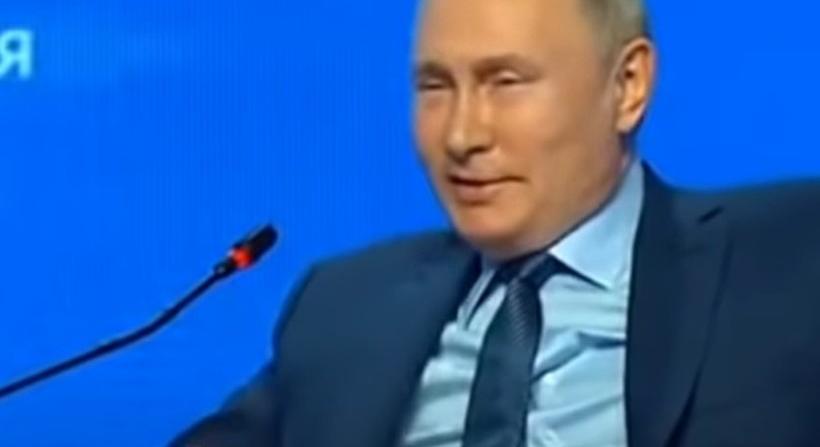 Videó: Szexista megjegyzéssel válaszolt Putyin egy kellemetlen kérdésre