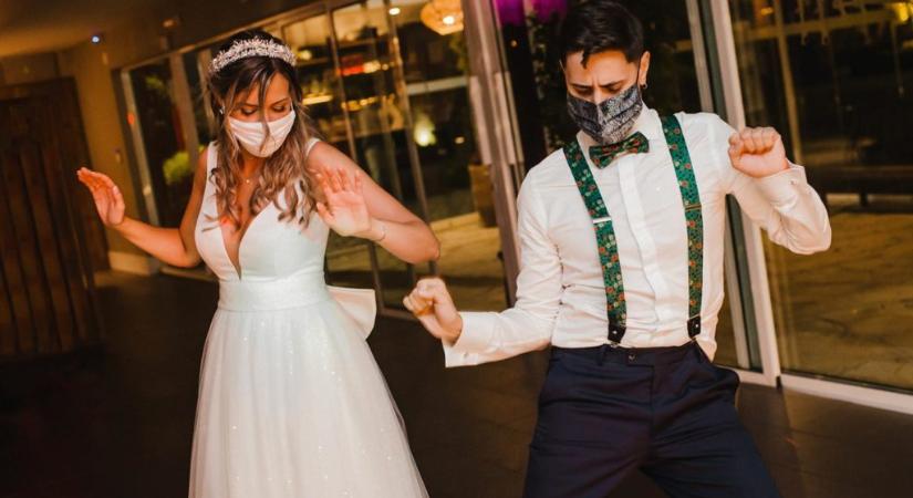 Esküvő kevesebbszer, nászút annál többször hiúsult meg a koronavírus miatt