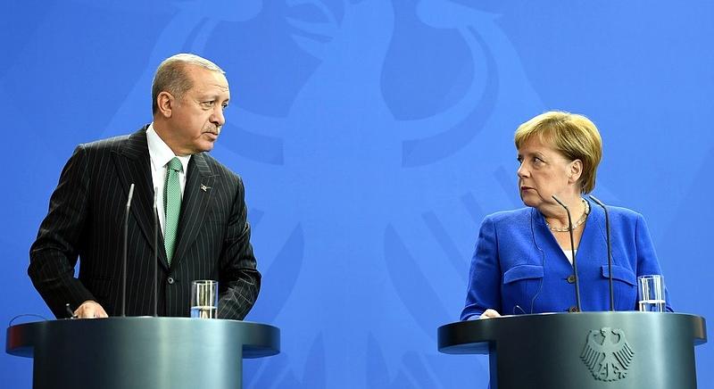 Merkel: az EU a jövőben is támogatni fogja Törökországot
