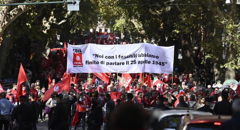 Tízezrek tiltakoztak Rómában a „szélsőjobb” ellen