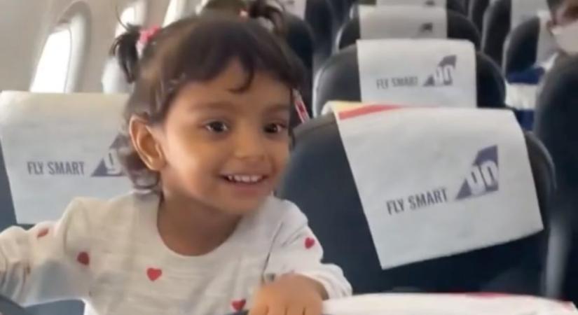 Cuki videó: így reagált a kislány, amikor észrevette, hogy apukája vezeti a repülőt