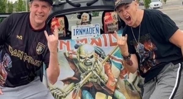 A szülei tiltakozás ellenére sem küldik el az Iron Maiden rajongó igazgatónőt