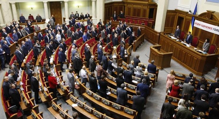 137 parlamenti képviselő kapott szeptemberben anyagi segélyt